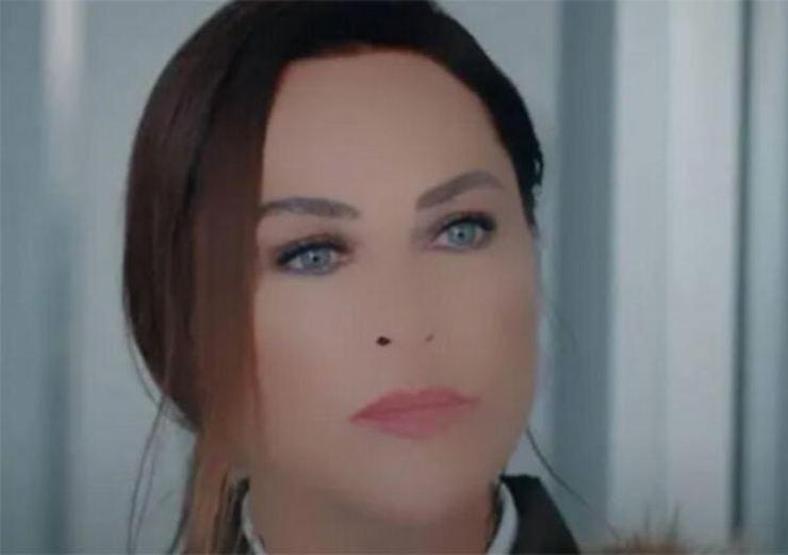 Hülya Avşar’dan makyajsız fotoğraf