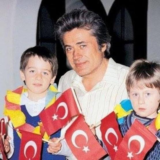 Ünlü isimlerden 23 Nisan Ulusal Egemenlik ve Çocuk Bayramı paylaşımları