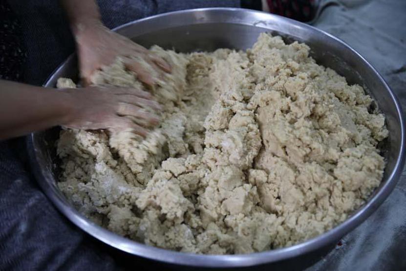 Hatayda ramazan kurabiyesi kömbenin yapımı tatlı telaşla başladı