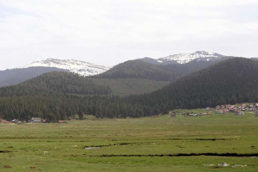 Bir yanda kar bir yanda bahar Tabiatın kalbi Boludan seyrine doyumsuz manzaralar