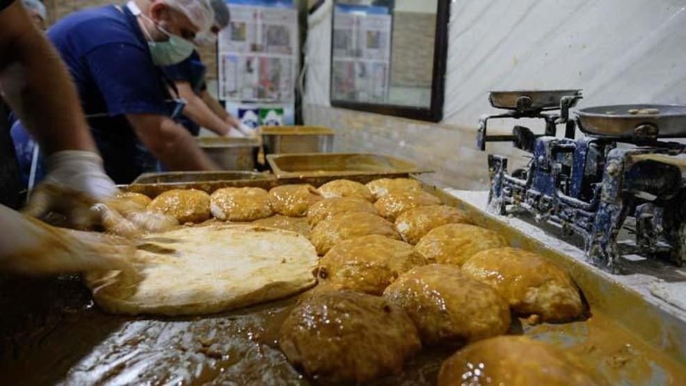 Konyada yapılıyor, yurdun dört bir yanına gönderiliyor İftarın tatlısı, sahurun pidesi