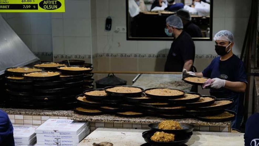 Konyada yapılıyor, yurdun dört bir yanına gönderiliyor İftarın tatlısı, sahurun pidesi