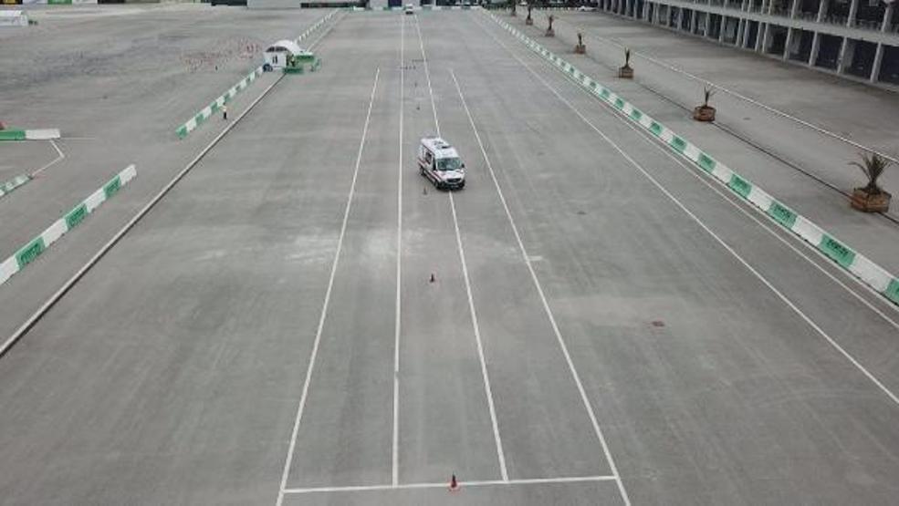 Ambulans şoförleri Formula 1 pistinde