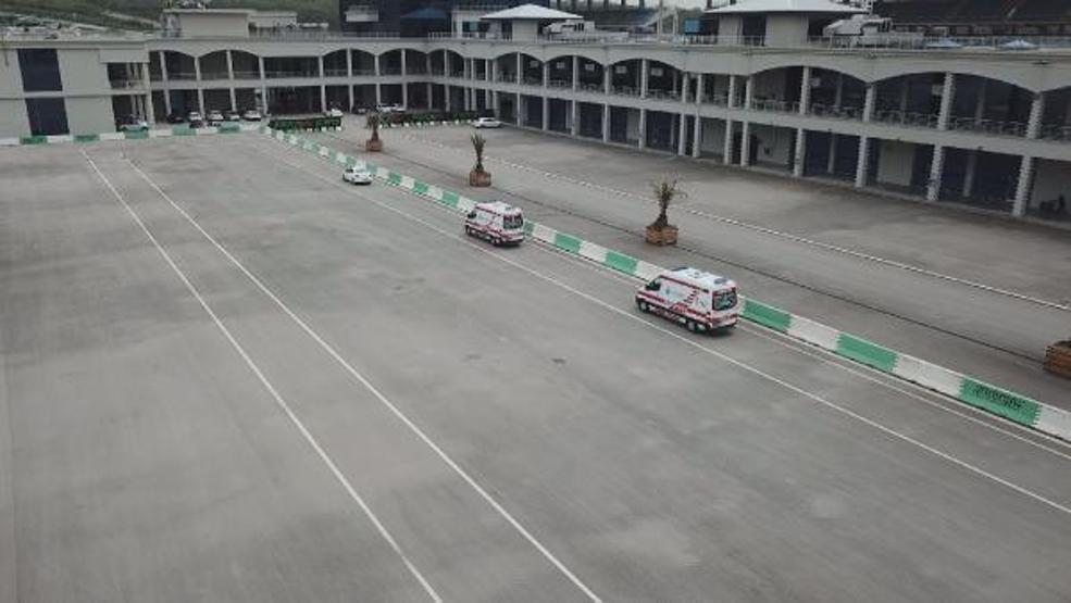 Ambulans şoförleri Formula 1 pistinde