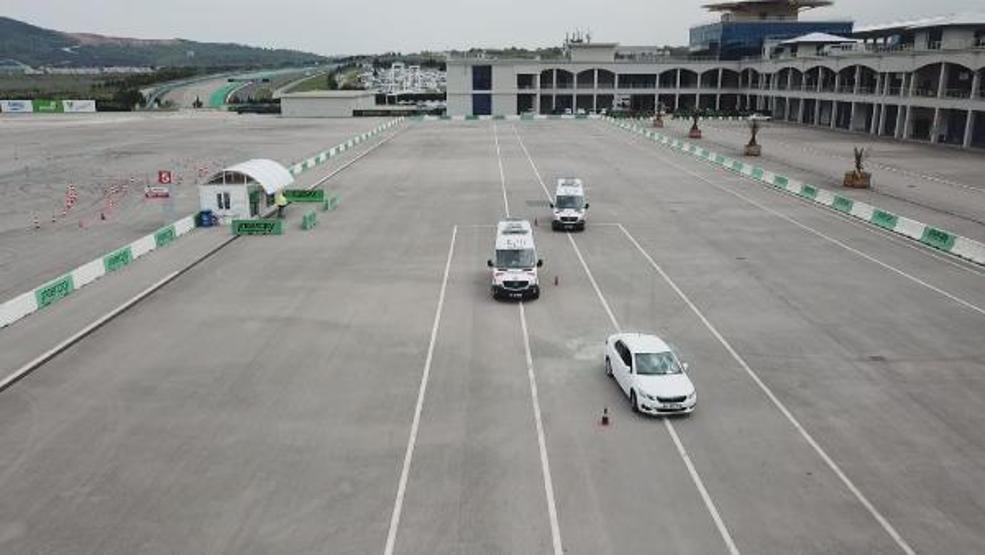 Ambulans şoförleri Formula 1 pistinde