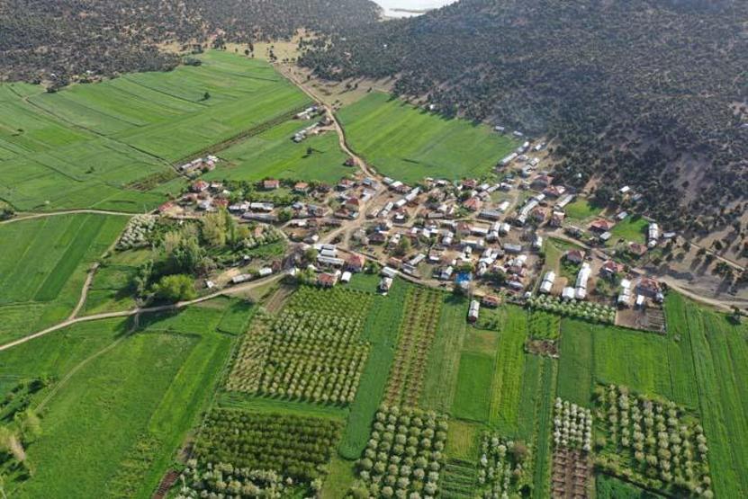 Gölün ortasındaki Madanın Yörük sakinleri Covid-19dan uzak izole yaşıyor