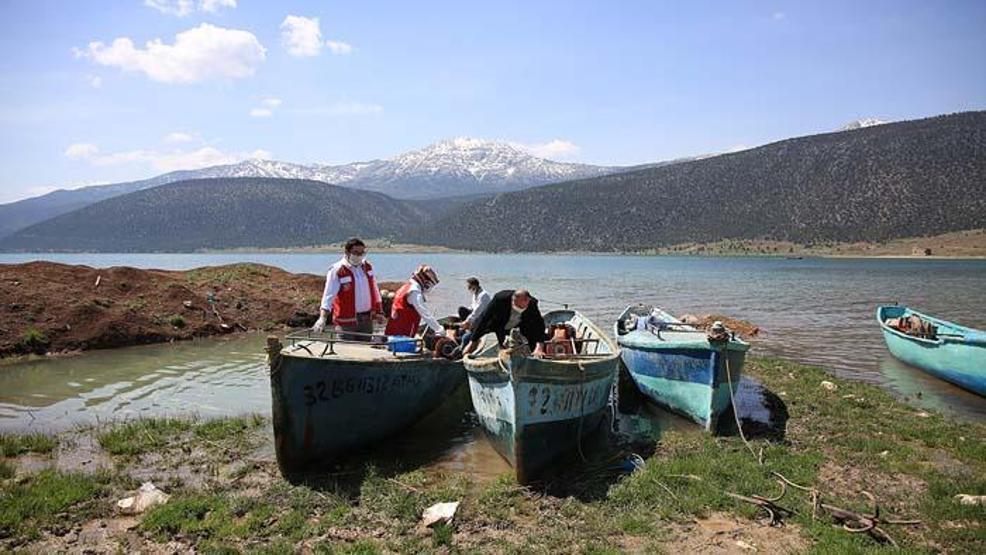 Gölün ortasındaki Madanın Yörük sakinleri Covid-19dan uzak izole yaşıyor