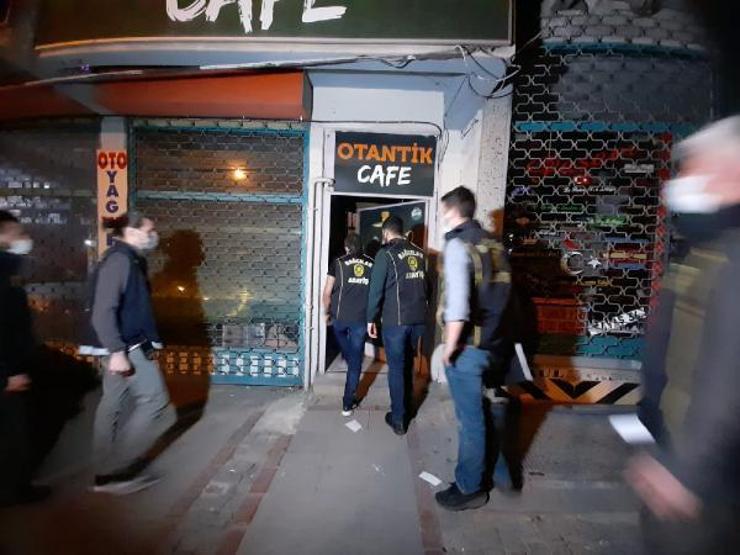 6 mekana kumar baskını: Polisi gören terasa saklandı