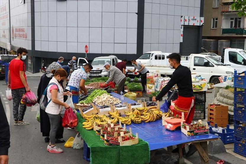 Halk pazarları koronavirüs tedbirleriyle açıldı
