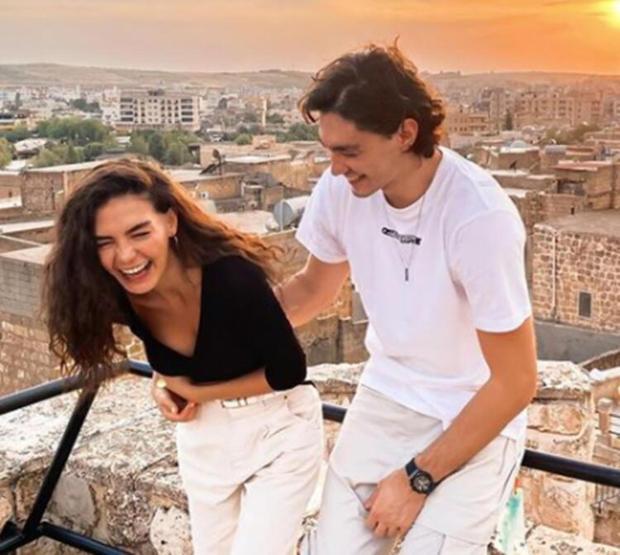 Cedi Osman sevgilisi Ebru Şahin için kesenin ağzını açtı