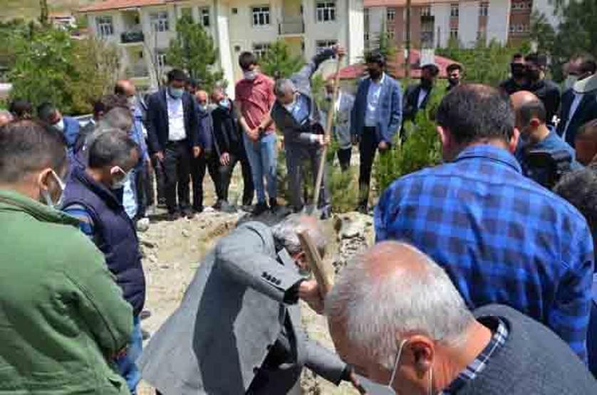 AK Partili Ünal, vefat eden dayısının cenazesine katıldı