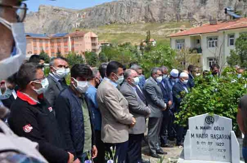 AK Partili Ünal, vefat eden dayısının cenazesine katıldı