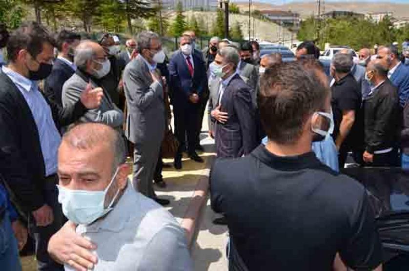 AK Partili Ünal, vefat eden dayısının cenazesine katıldı