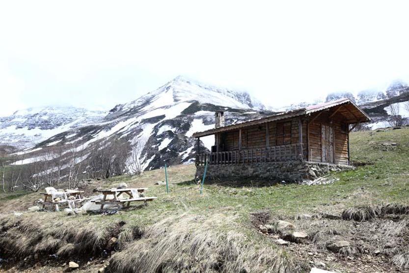 Trabzon yaylaları beyaza büründü