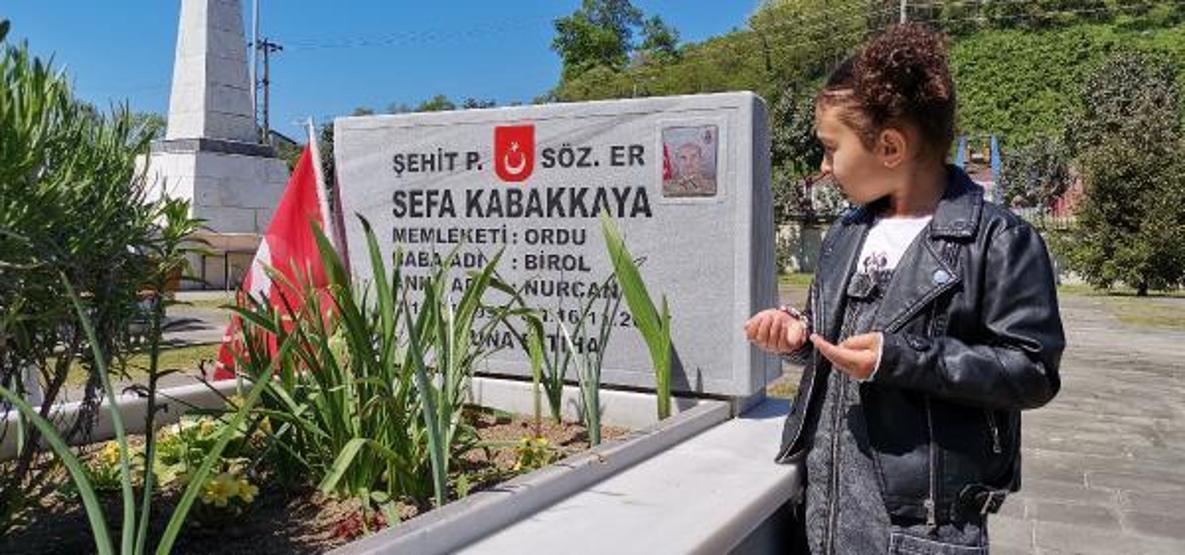 Arife gününde şehitliklerde hüzünlü ziyaret