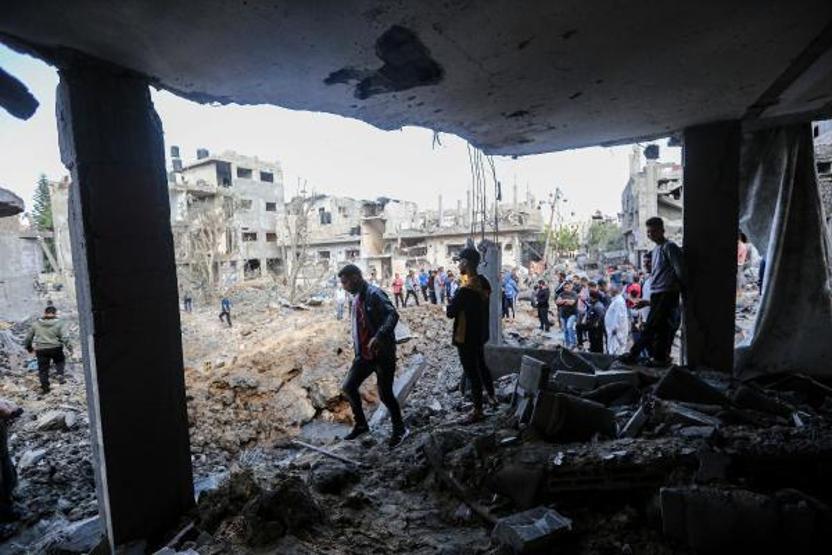 Gazzede bombalanan evler enkaz yığınına döndü