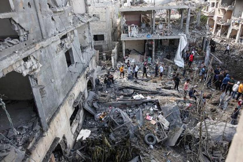 Gazzede bombalanan evler enkaz yığınına döndü