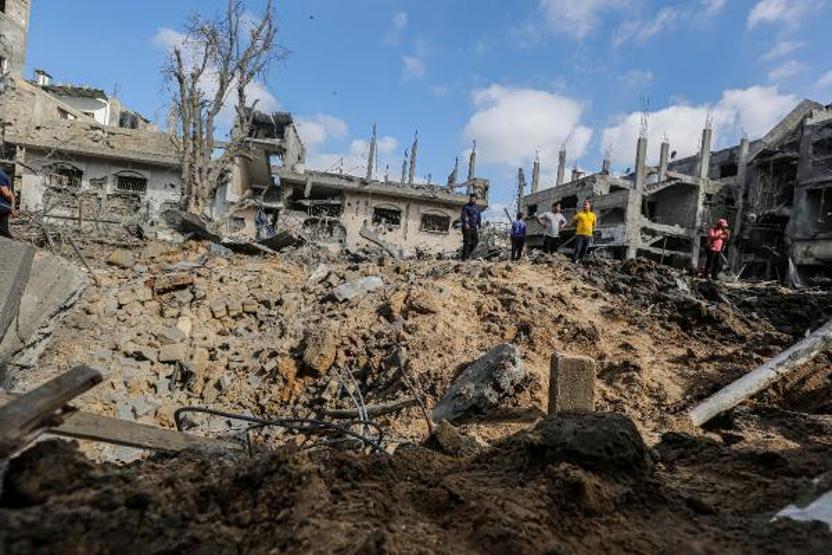 Gazzede bombalanan evler enkaz yığınına döndü