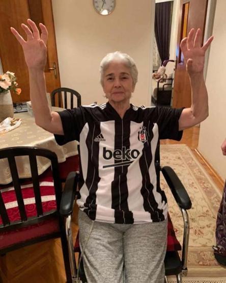 Ünlü isimlerden Beşiktaşa tebrik mesajları