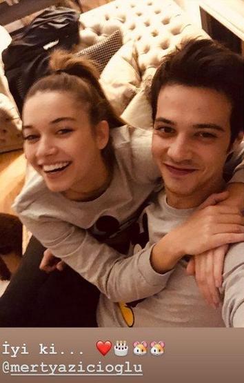 Afra Saraçoğlu ve Mert Yazıcıoğlu çifti Uskumruköye taşındı