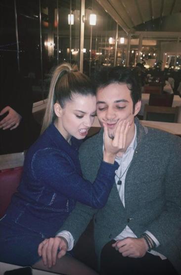 Afra Saraçoğlu ve Mert Yazıcıoğlu çifti Uskumruköye taşındı