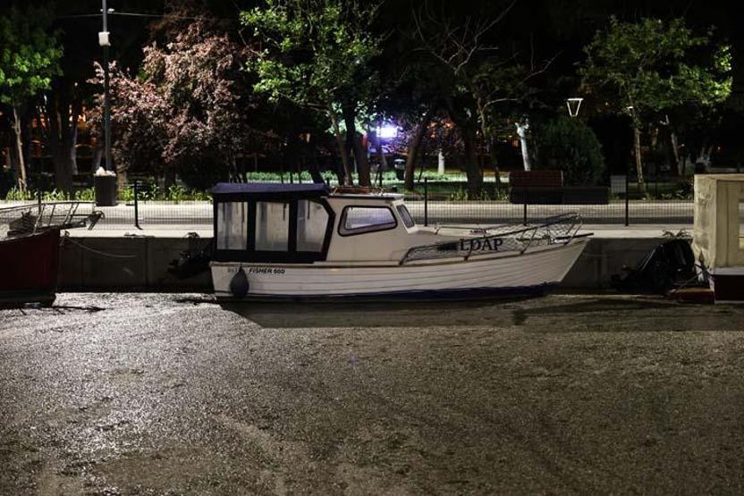 Deniz salyası Kurbağalıdereyi tamamen kapladı