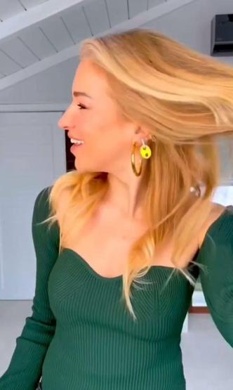 Burcu Esmersoy mayo tasarladı