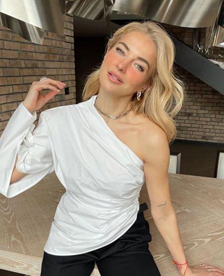 Burcu Esmersoy mayo tasarladı