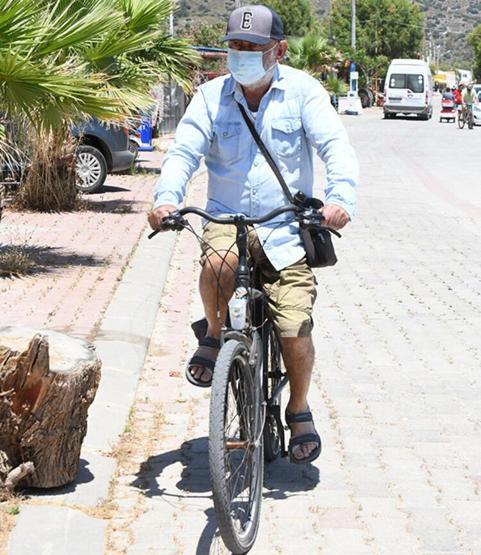 Şener Şen: Burası en kesat yer, Bodrum’a gidin
