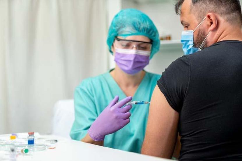 Şimdilerde yeni bir soru: Aşı olan kişi Covid-19u başkasına bulaştırabilir mi