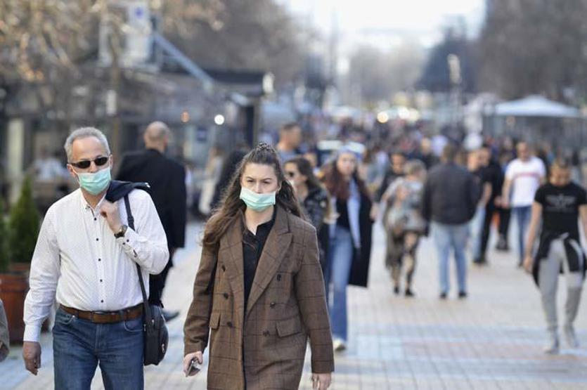 Şimdilerde yeni bir soru: Aşı olan kişi Covid-19u başkasına bulaştırabilir mi