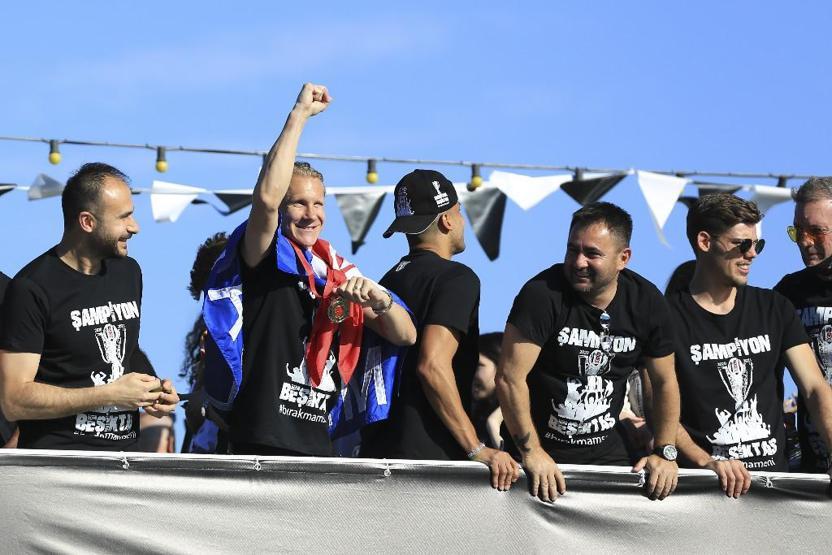 Beşiktaş İstanbul Boğazından böyle geçti