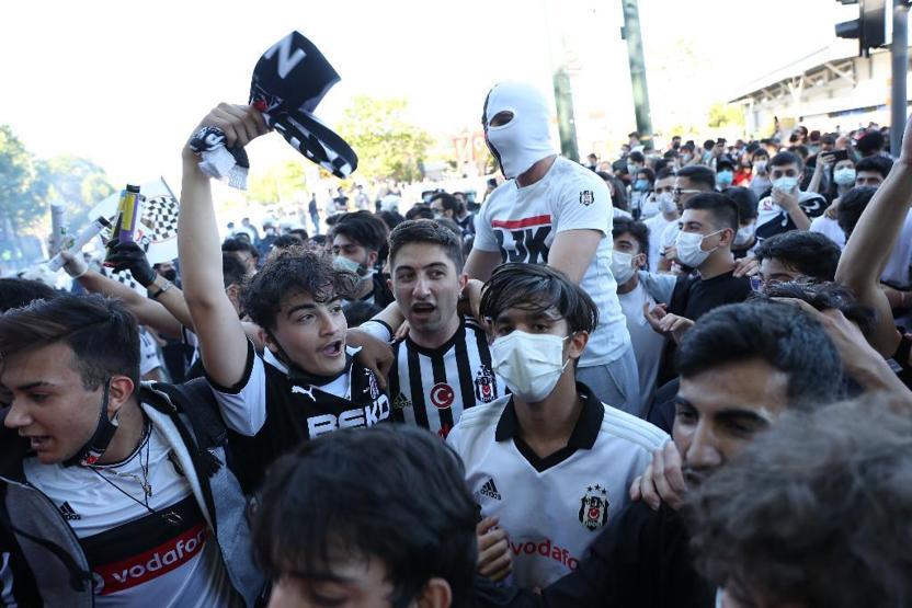 Beşiktaş İstanbul Boğazından böyle geçti