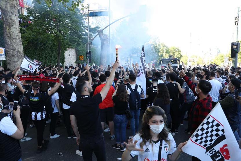Beşiktaş İstanbul Boğazından böyle geçti