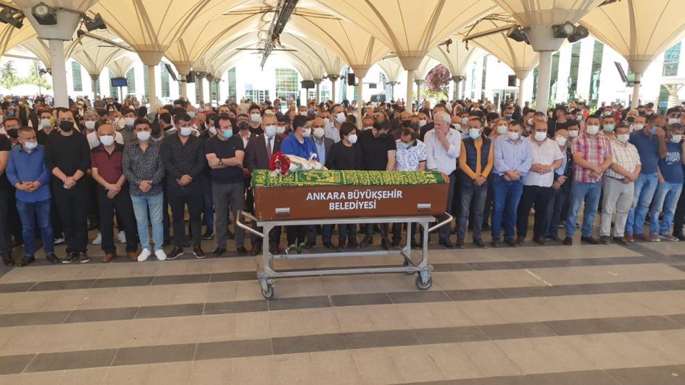 Şarkıcı Oğuz Yılmaz, son yolculuğuna uğurlandı