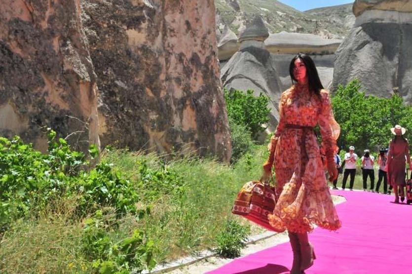 Ünlü mankenler Kapadokyayı salladı