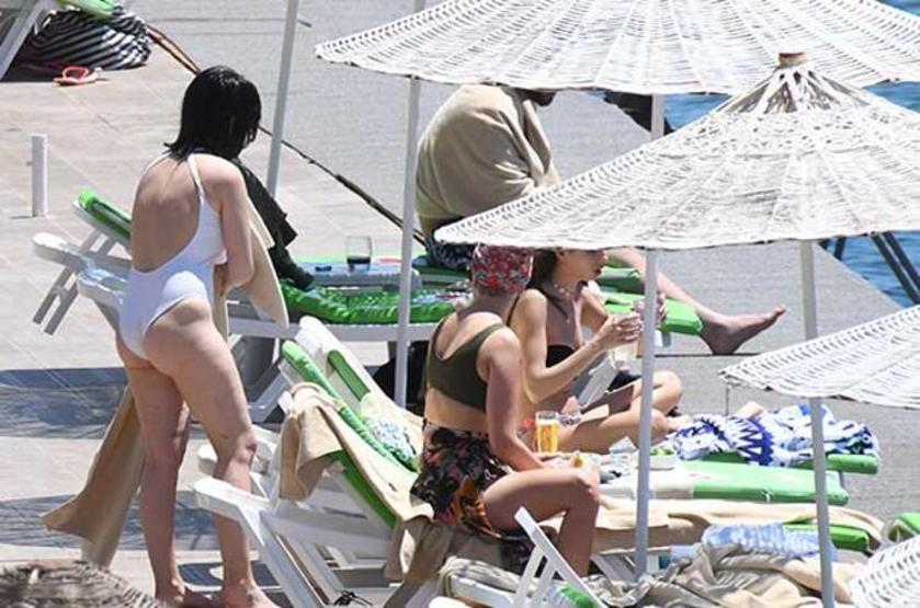 Merve Sevi ile Burcu Binici Bodruma gitti