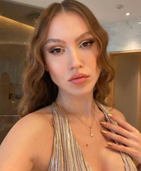 Duygu Özaslanın babası hayatını kaybetti