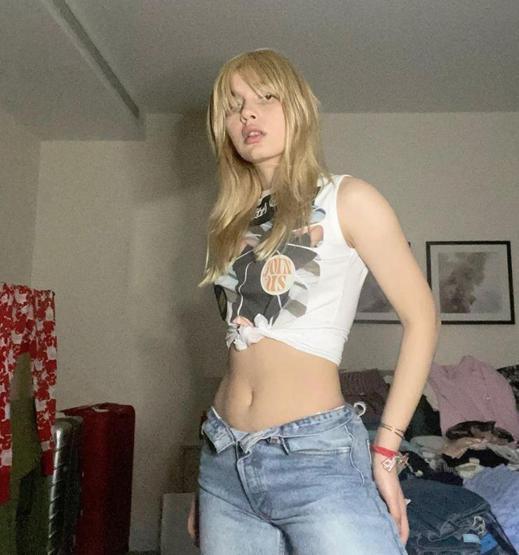 Burcu Esmersoy yeni imajıyla Brigitte Bardota benzetildi