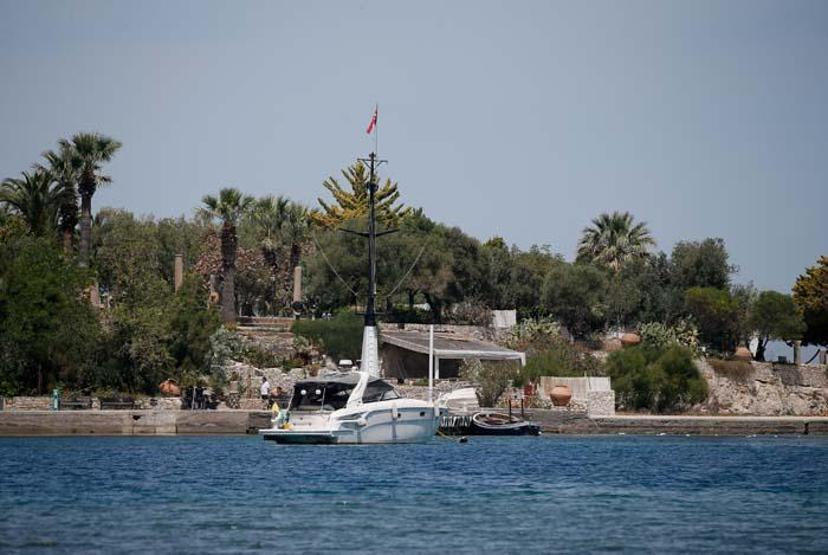 Bembeyaz kumları, sakin ve berrak deniziyle Egenin Maldivleri