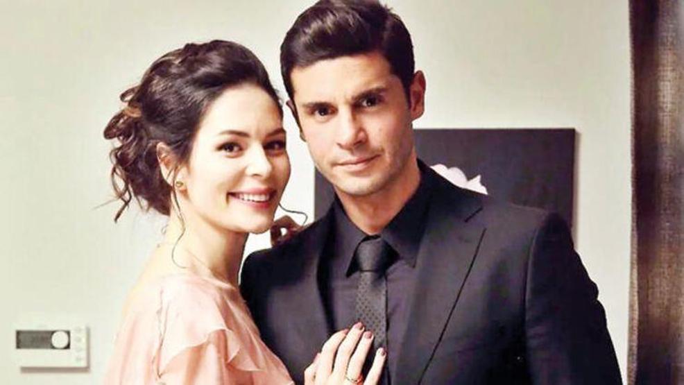 Berk Oktay ve Yıldız Çağrı Atiksoy iki katlı villa kiraladı