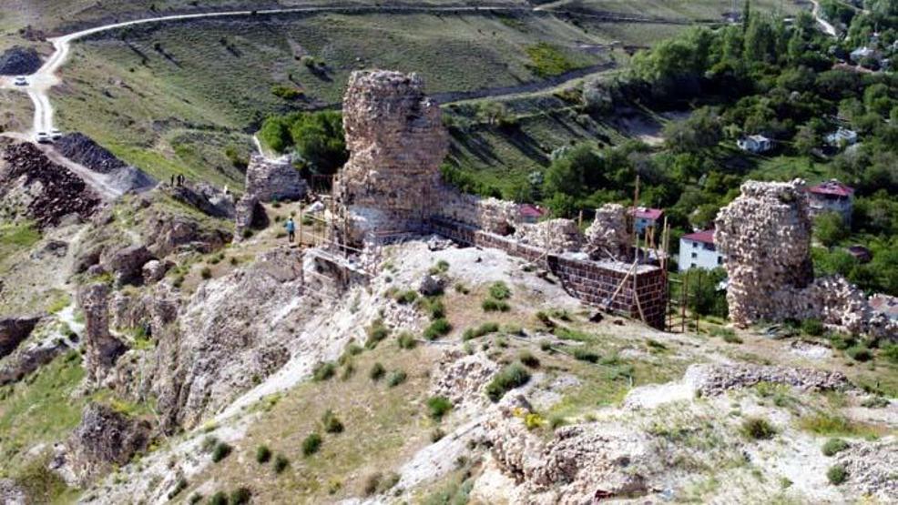 Van Gölünün eşsiz manzarasına sahip Urartu Kalesi restore ediliyor