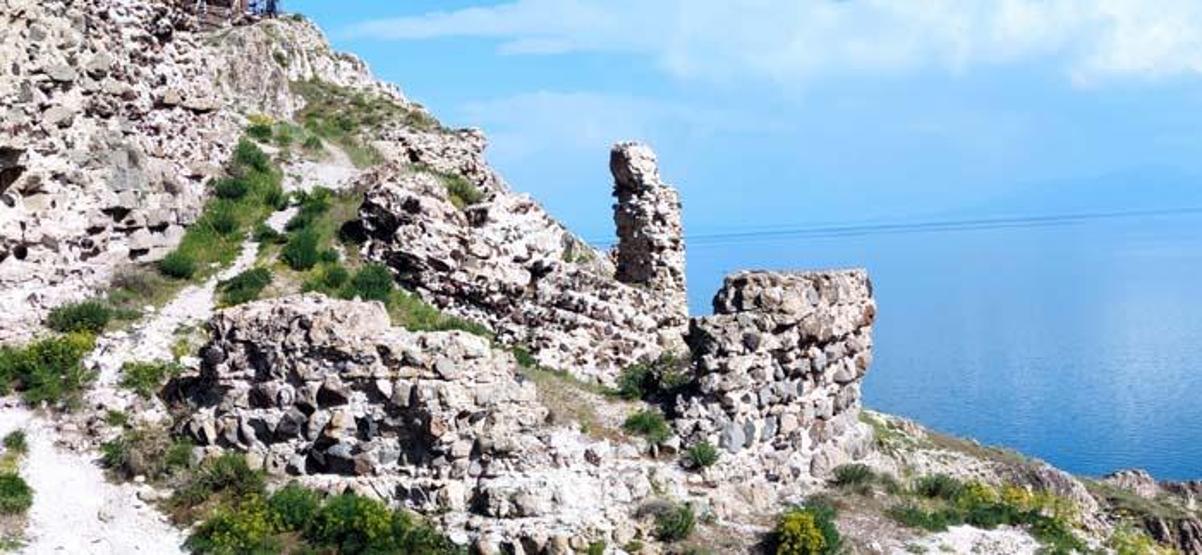 Van Gölünün eşsiz manzarasına sahip Urartu Kalesi restore ediliyor