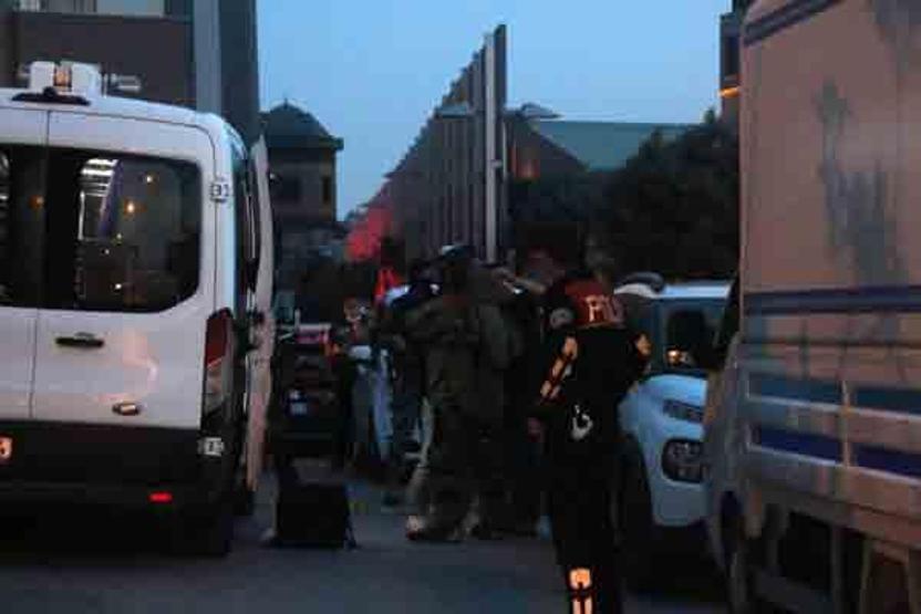 Beyoğlunda şüpheli çanta alarmı