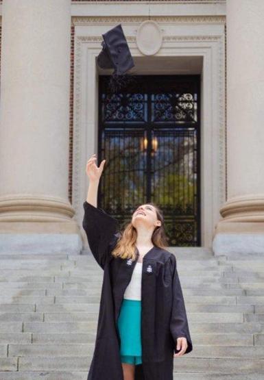 Ece Hakim, Harvard Üniversitesinden mezun oldu