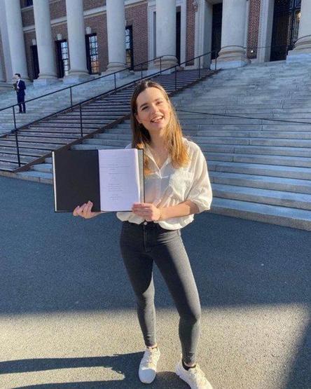 Ece Hakim, Harvard Üniversitesinden mezun oldu