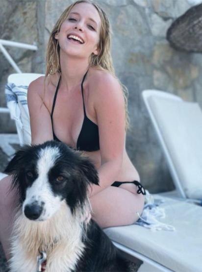 Hayal Köseoğlu bikinili pozlarıyla beğeni topladı