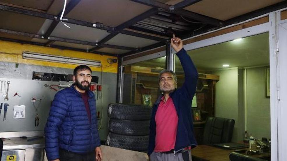 Asma kattan düştü, telefonla konuşmaya devam etti