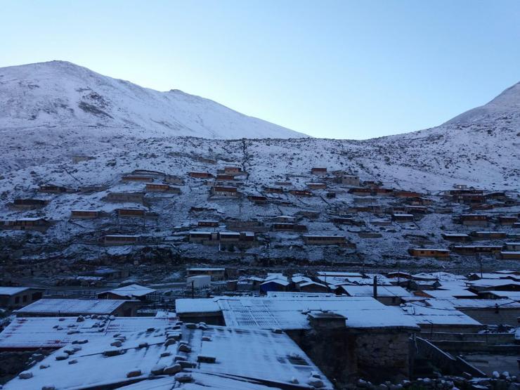 Rize’de yaylaya kar yağdı
