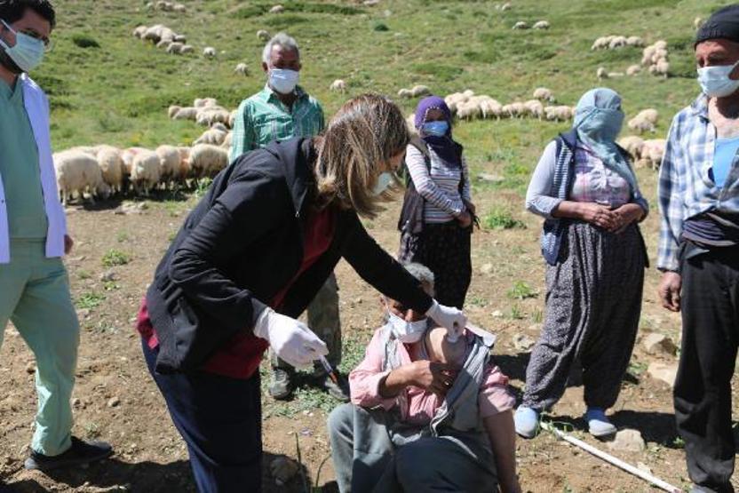 Aşı timleri, 2 bin 500 rakımlı yaylada